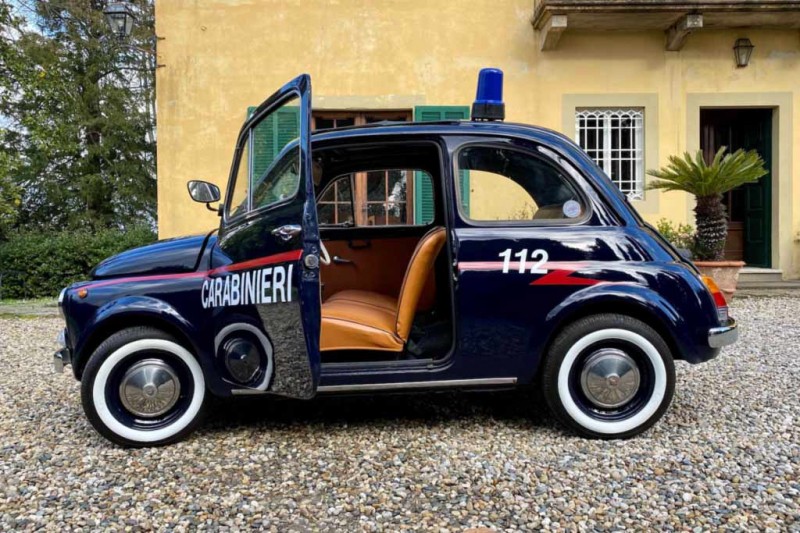Старый полицейский Fiat 500F выставили на аукцион: когда-то он ловил преступников