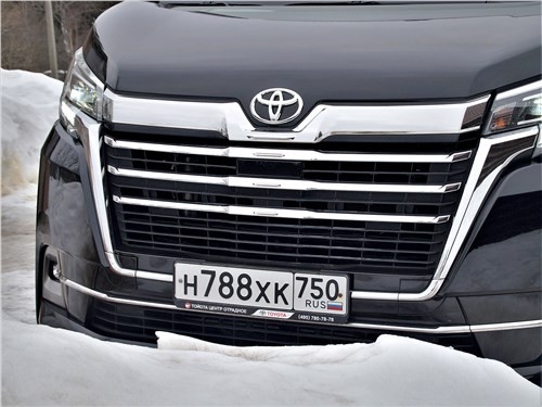Почему Toyota HiAce так похож на самолет?