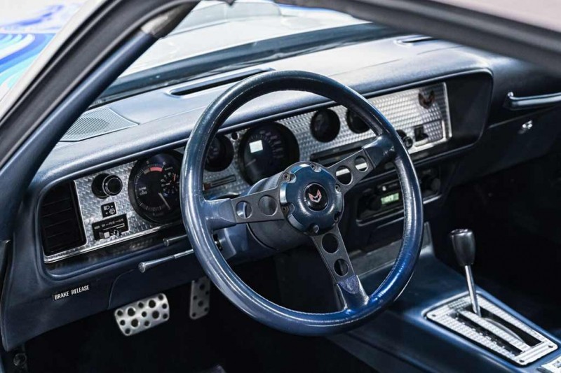 Pontiac Trans Am Firebird в редком серебристом цвете продают дешевле 4,5 млн рублей