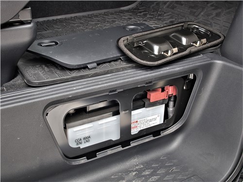 Почему Toyota HiAce так похож на самолет?