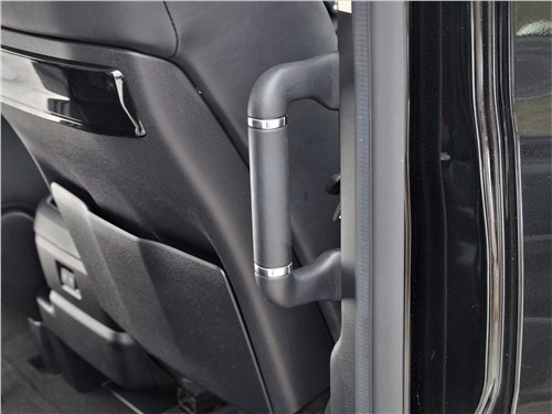 Почему Toyota HiAce так похож на самолет?