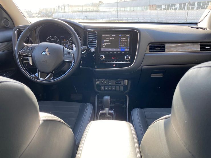 Без срока давности: сравнительный тест-драйв Mitsubishi Outlander и Nissan Qashqai 6 Без срока давности: сравнительный тест-драйв Mitsubishi Outlander и Nissan Qashqai