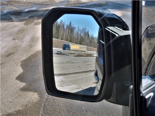 Почему Toyota HiAce так похож на самолет?