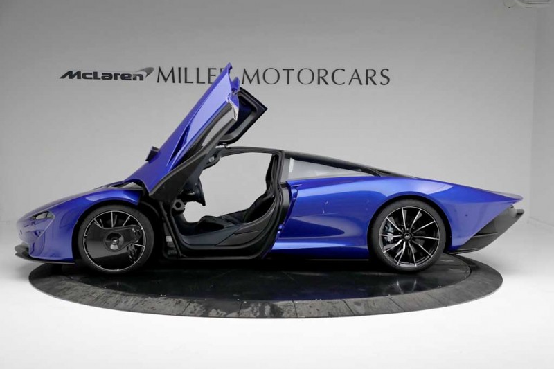 Эффектный McLaren Speedtail в насыщенном синем цвете выставлен на продажу