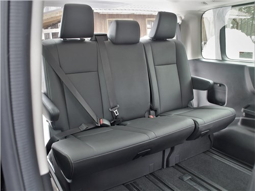Почему Toyota HiAce так похож на самолет?