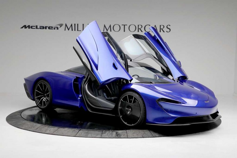 Эффектный McLaren Speedtail в насыщенном синем цвете выставлен на продажу