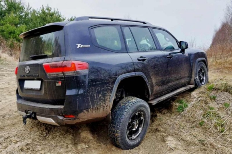 Владелец Land Cruiser 300 выждал год, чтобы перепродать его в 2 раза дороже 2 Владелец Land Cruiser 300 выждал год, чтобы перепродать его в 2 раза дороже