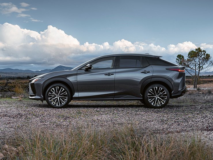 Lexus представил совершенно новый кроссовер RZ 450e