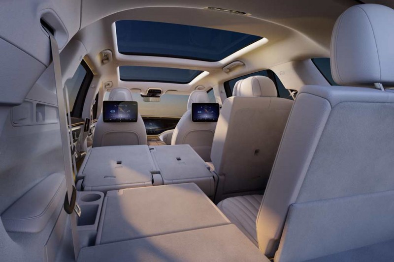 Mercedes EQS SUV: немцы представили большой электрический кроссовер