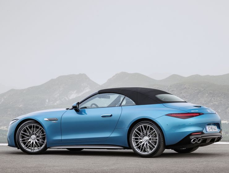 Крутой Mercedes-AMG SL оснастили 2-литровым &laquo;пакетом сока&raquo;