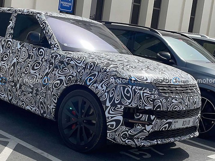 В сеть выложили первые фото нового Range Rover Sport SVR