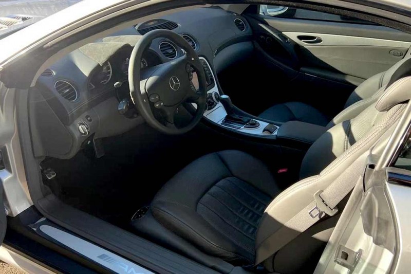 20-летний Mercedes SL 55 AMG с крохотным пробегом продают в Москве за 14 млн