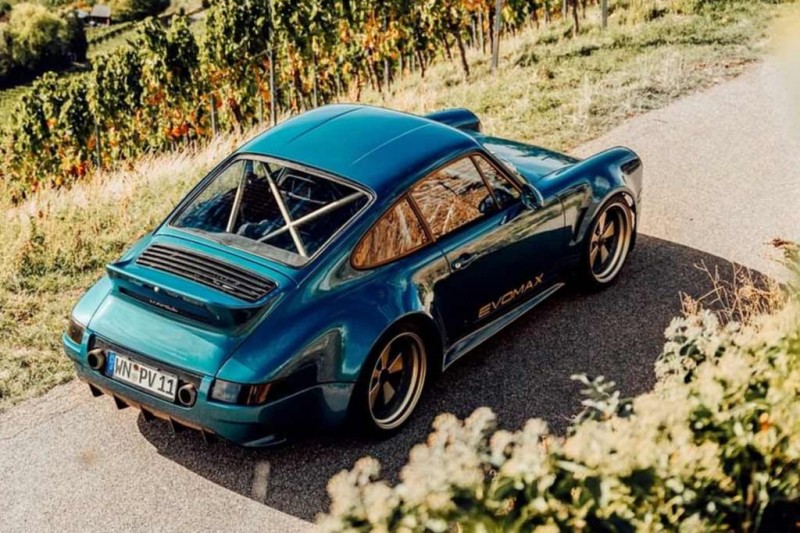 Немцы из Evomax наладили мелкосерийный выпуск рестомодов на базе Porsche 964