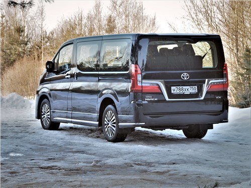 Почему Toyota HiAce так похож на самолет?