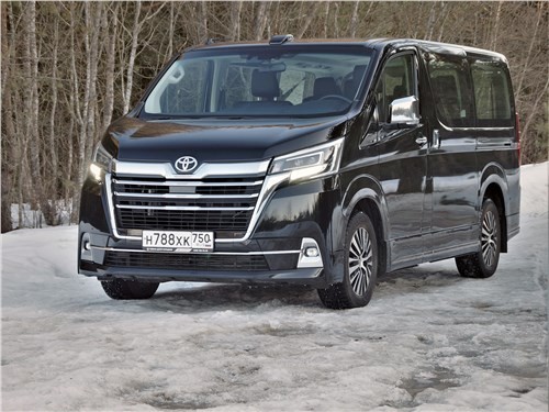 Почему Toyota HiAce так похож на самолет?