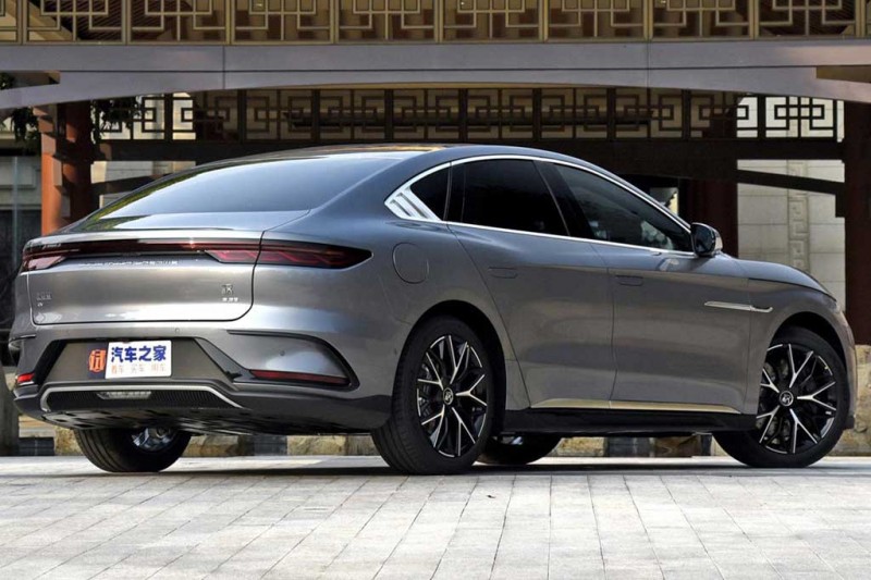 Пока одни обещают, другие делают: компания BYD отказалась от выпуска машин с ДВС