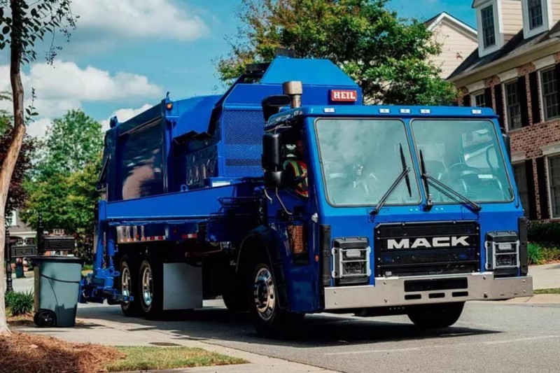 Mack LR Electric: электрический мусоровоз за 500 000 долларов