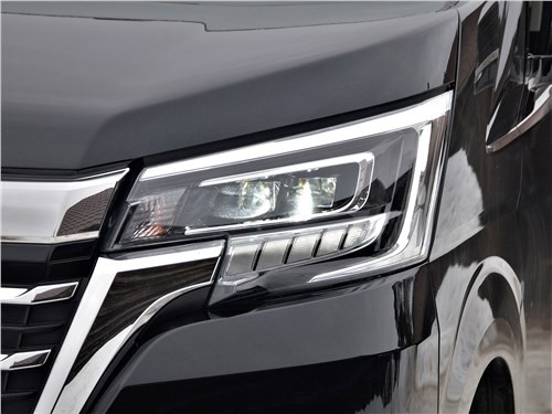 Почему Toyota HiAce так похож на самолет?
