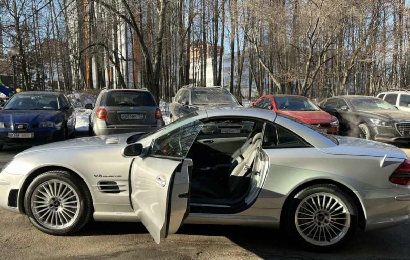 20-летний Mercedes SL 55 AMG с крохотным пробегом продают в Москве за 14 млн