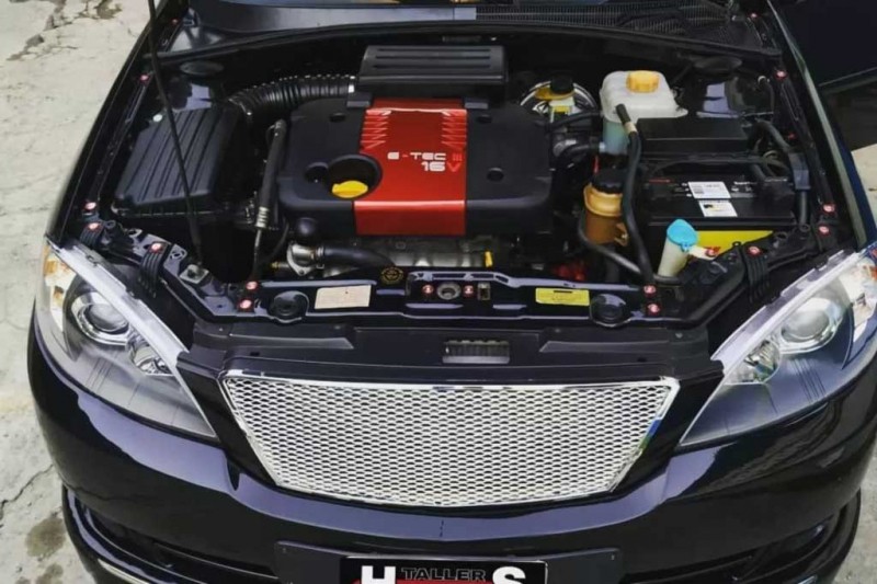 Посмотрите на 6-колесный Chevrolet Lacetti: версия от тюнеров из Венесуэллы