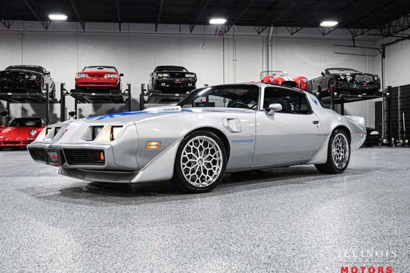 Pontiac Trans Am Firebird в редком серебристом цвете продают дешевле 4,5 млн рублей