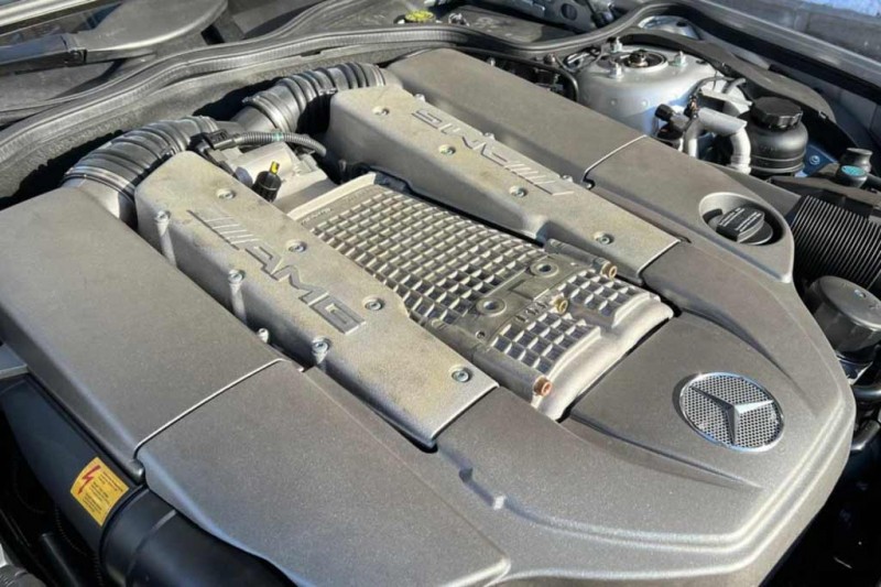 20-летний Mercedes SL 55 AMG с крохотным пробегом продают в Москве за 14 млн