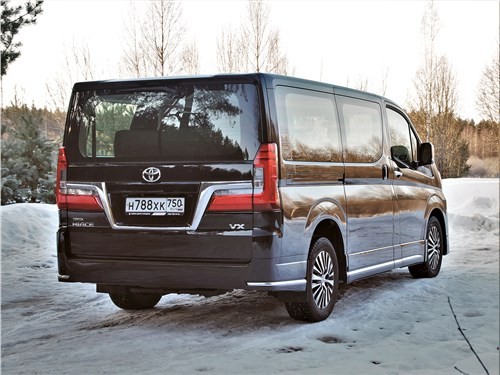 Почему Toyota HiAce так похож на самолет?