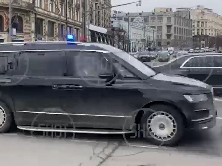 Серийный минивен Aurus Arsenal впервые показали на похоронах Владимира Жириновского