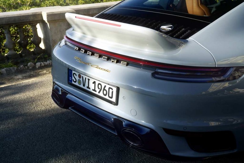 Porsche 911 Sport Classic: самая мощная версия спорткара с МКПП