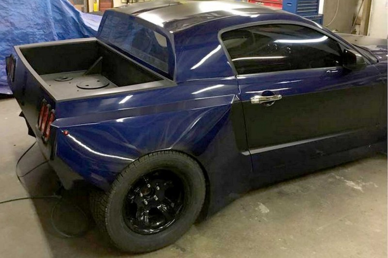 Маслкар Ford Mustang превратили в пикап и теперь продают за 840 000 рублей