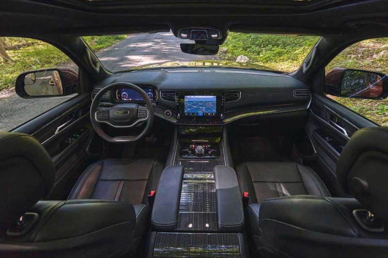 Jeep Wagoneer L и Grand Wagoneer L: удлиненные версии американского внедорожника