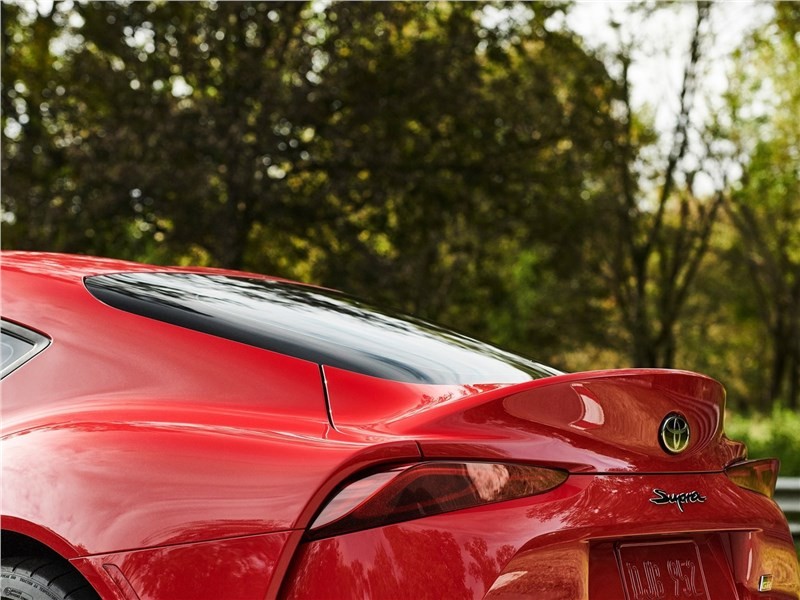 Toyota Supra GR получит механическую коробку передач.
