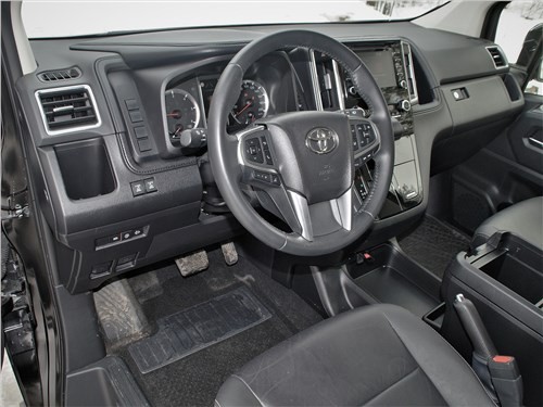 Почему Toyota HiAce так похож на самолет?