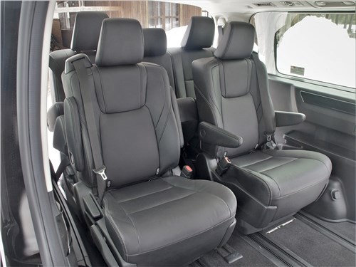 Почему Toyota HiAce так похож на самолет?