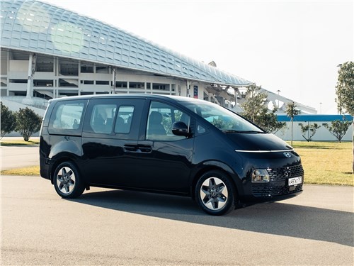 Тест-драйв Hyundai Staria (поколение I) — На что рассчитывает Hyundai Staria в сегменте полноприводных минивэнов