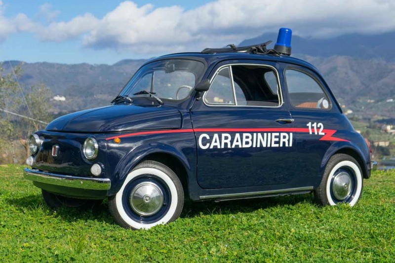 Старый полицейский Fiat 500F выставили на аукцион: когда-то он ловил преступников