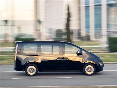 Тест-драйв Hyundai Staria (поколение I) - На что рассчитывает Hyundai Staria в сегменте полноприводных минивэнов