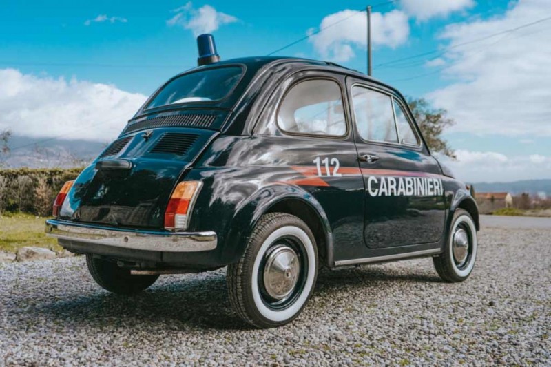 Старый полицейский Fiat 500F выставили на аукцион: когда-то он ловил преступников