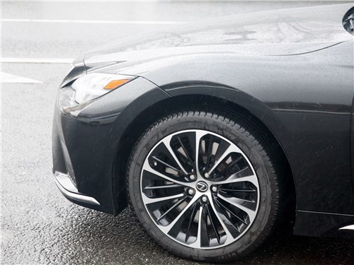 Вам следует выбрать Lexus LS вместо BMW и Mercedes 15 Вам следует выбрать Lexus LS вместо BMW и Mercedes