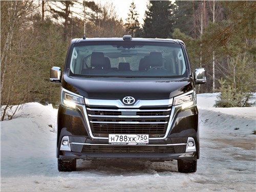 Почему Toyota HiAce так похож на самолет?