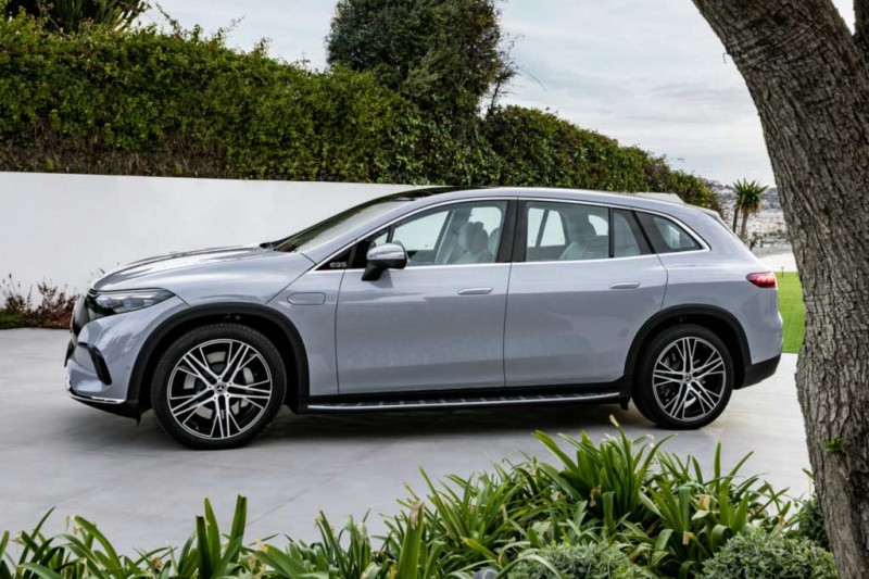 Mercedes EQS SUV: немцы представили большой электрический кроссовер