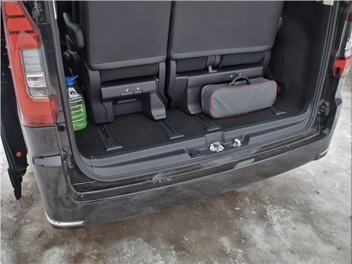 Почему Toyota HiAce так похож на самолет?