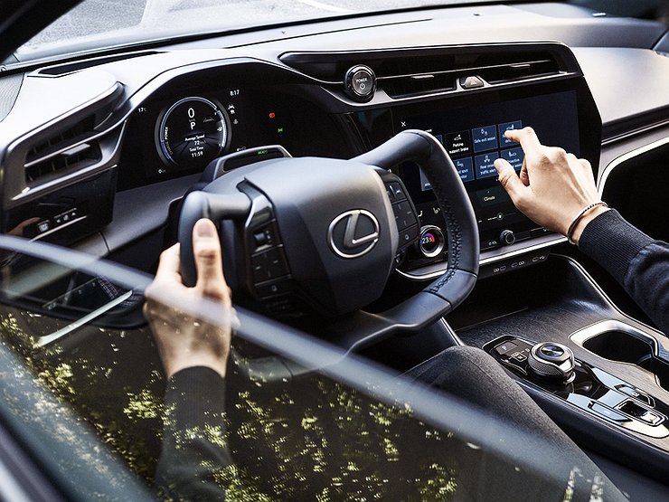 Lexus выпустит новый кроссовер RZ со штурвалом вместо руля