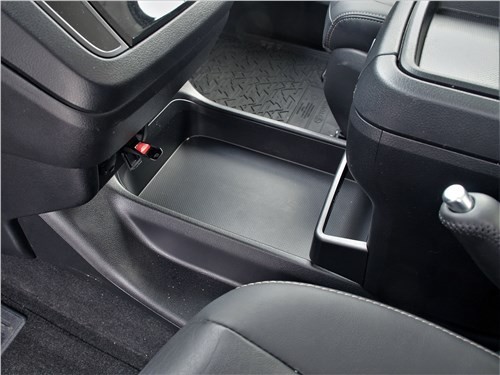 Почему Toyota HiAce так похож на самолет?