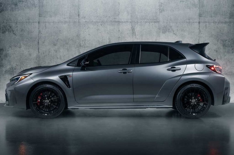 Японцы презентовали &laquo;заряженный&raquo; хэтчбек Toyota GR Corolla с массой доработок