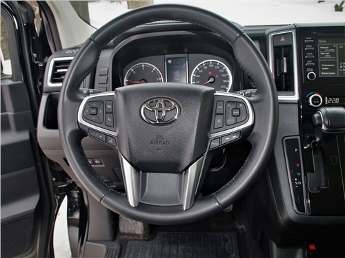Почему Toyota HiAce так похож на самолет?