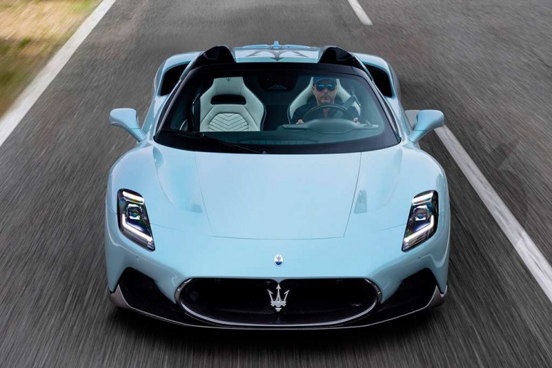 Итальянцы представили родстер Maserati MC20 Cielo с уникальной прозрачной крышей