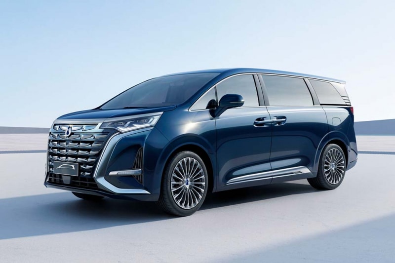 Denza D9: роскошный китайский минивэн от BYD и Mercedes-Benz