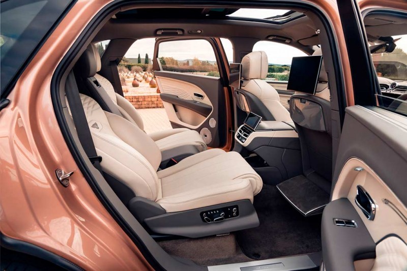 Bentley Bentayga Extended Wheelbase: роскошный кроссовер получил длиннобазное исполнение 6 Bentley Bentayga Extended Wheelbase: роскошный кроссовер получил длиннобазное исполнение