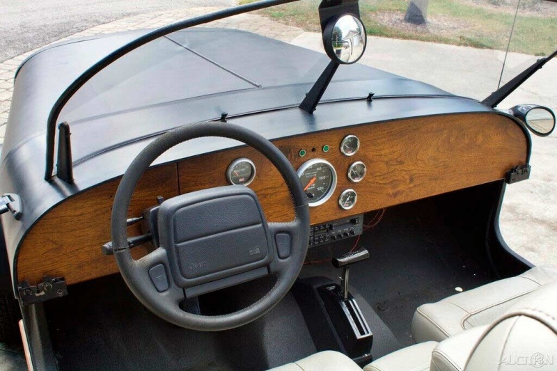 На базе старого Jeep Wrangler 1988 построили эффектный хот-род: теперь он в продаже